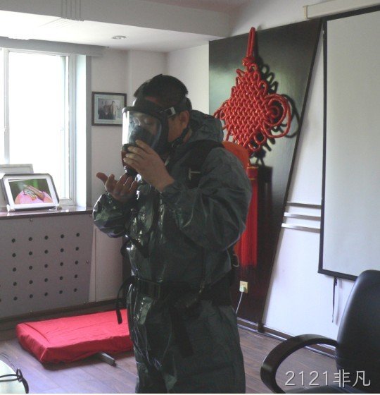 公司安委会组织进行空气呼吸机佩戴考核